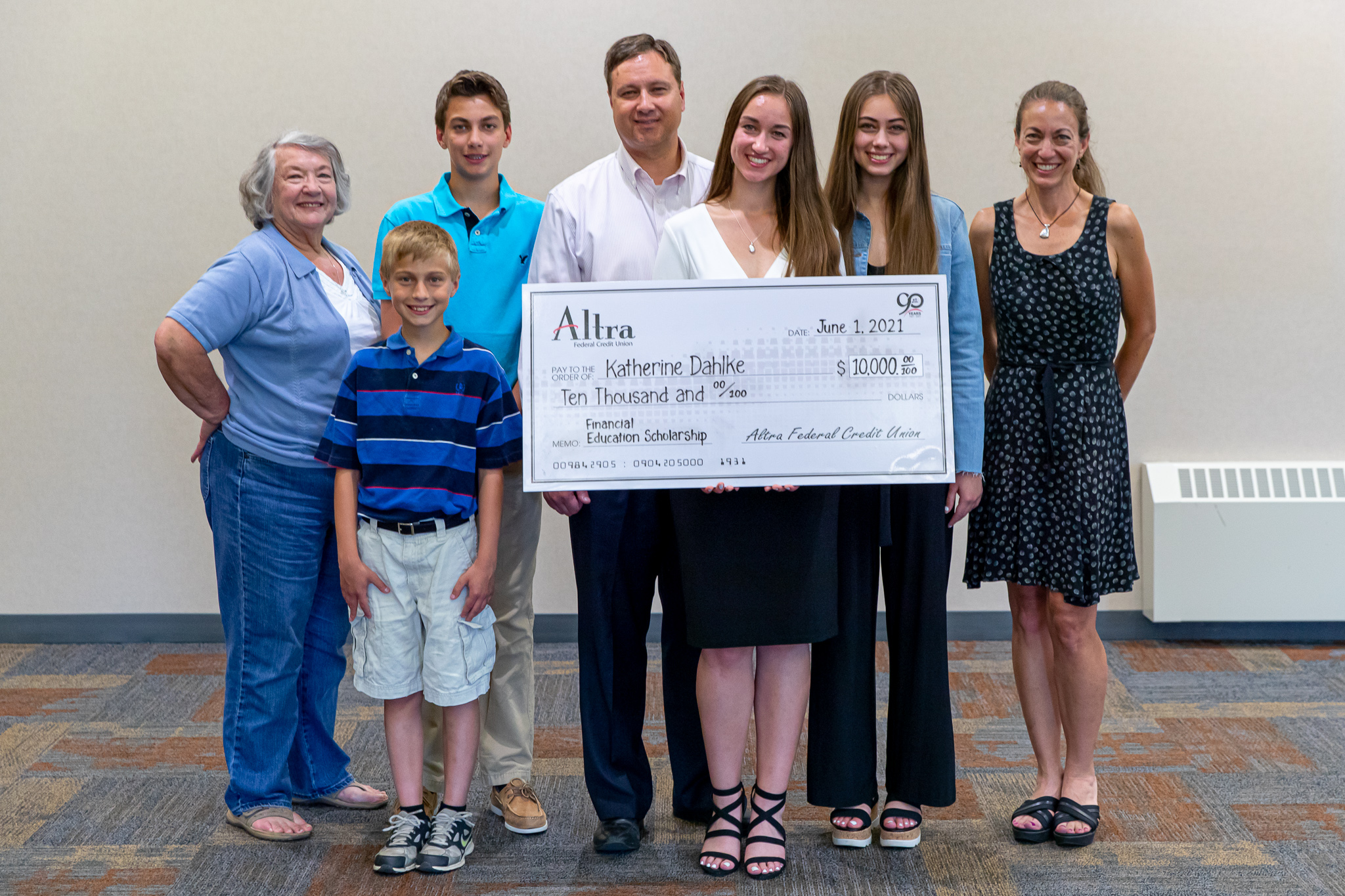 20-Banzai_Scholarship_Winner-Fam2