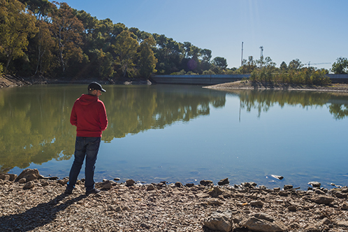 498x332_RecreationalLotLoans guy overlooking a lake